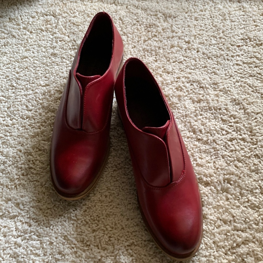 Woman's Brand New Wine Colored Shoes